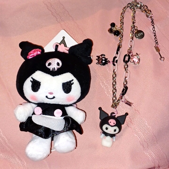 Kuromi Plush and Handmade Necklace - Picture 5 of 11